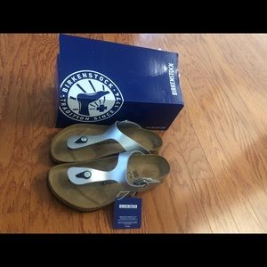 NWT silver Birkenstock Gizeh sandals
